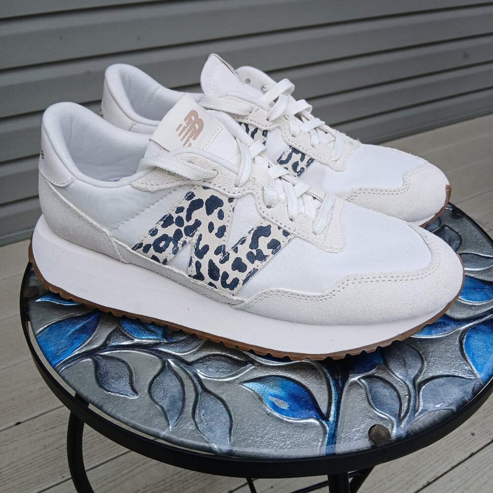 Women's New Balance 237 Retro Sneaker Size 9.5